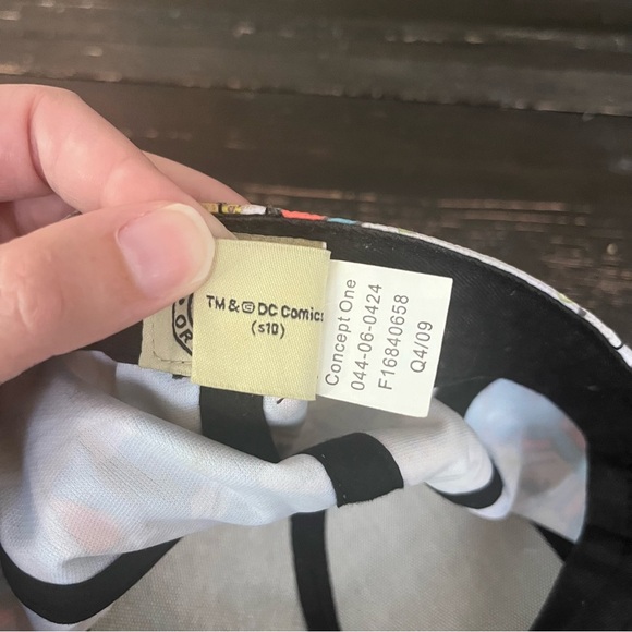 DC Comics Superman Vintage Baseball Cap Comic Strip Design (S 10) - Picture 6 of 10